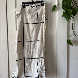 Home Collections White with Black Windowpane Grid 2 king size pillow cases